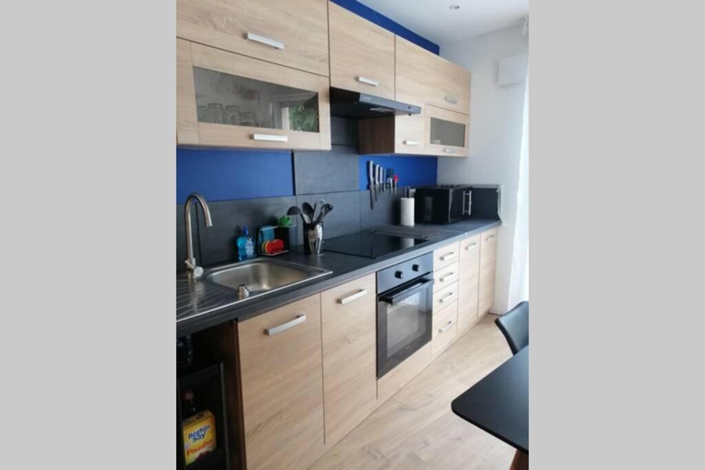 Charmant Appartement Avec Terrasse Pont-de-l'Isere Luaran gambar