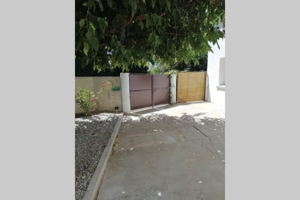 Charmant Appartement Avec Terrasse Pont-de-l'Isere Luaran gambar