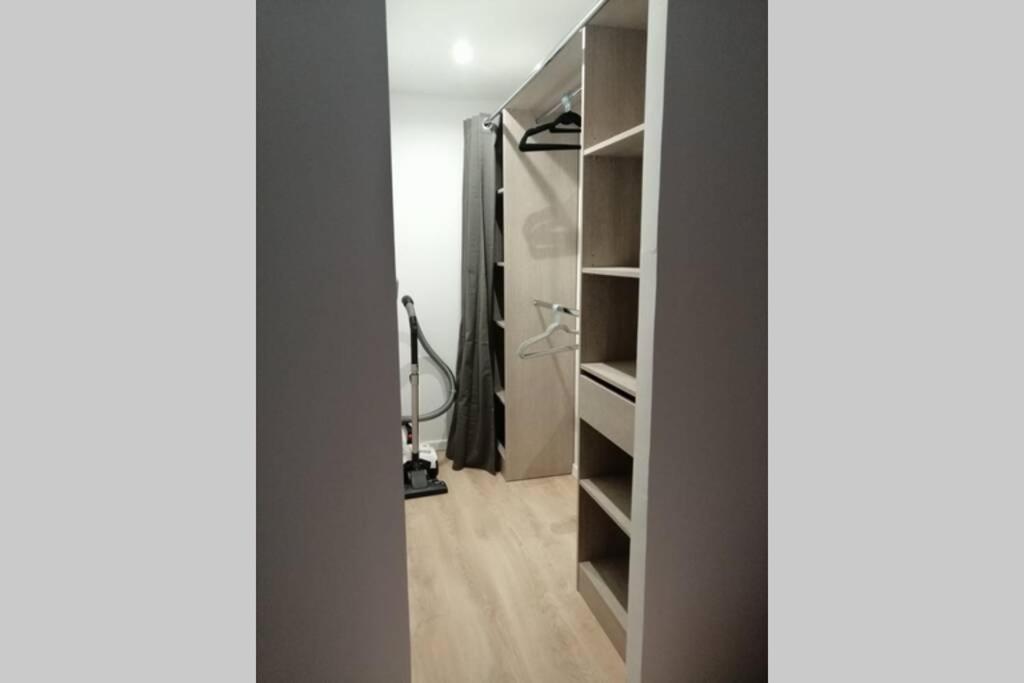 Charmant Appartement Avec Terrasse Pont-de-l'Isere Luaran gambar