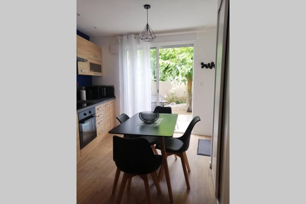 Charmant Appartement Avec Terrasse Pont-de-l'Isere Luaran gambar