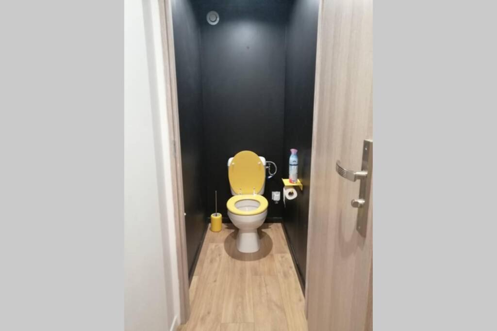 Charmant Appartement Avec Terrasse Pont-de-l'Isere Luaran gambar